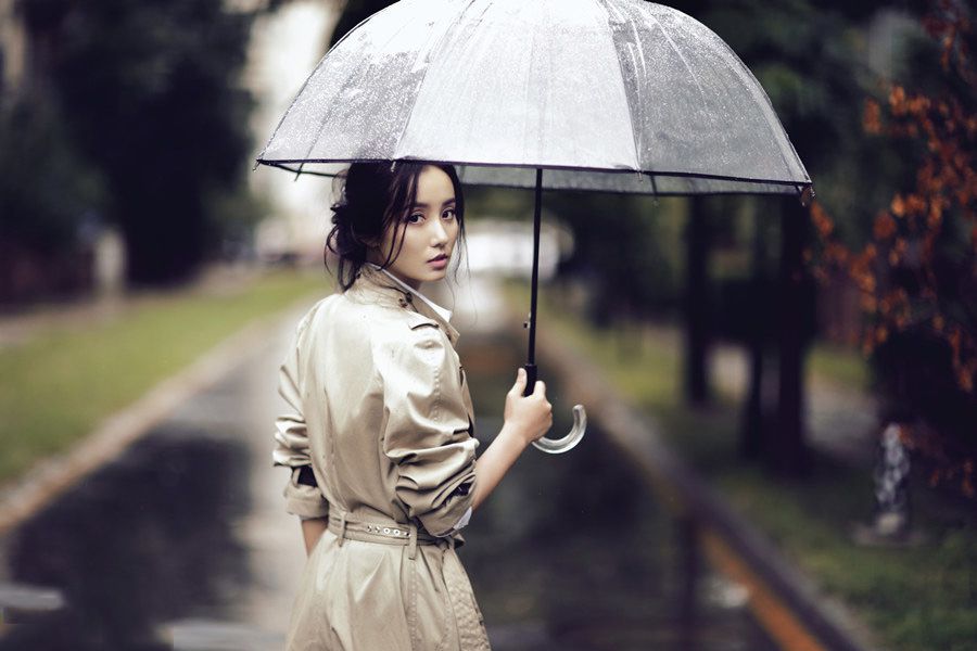吕一伞下唯美优雅高清迷人写真