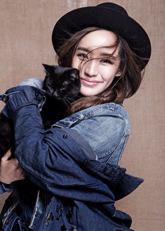 女星王智牛仔衫酷帅写真集