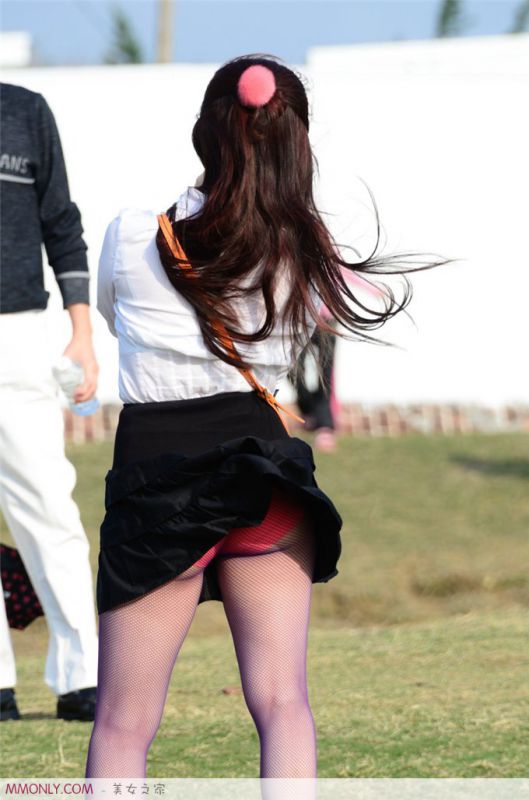 街拍短裙网袜美女高清写真