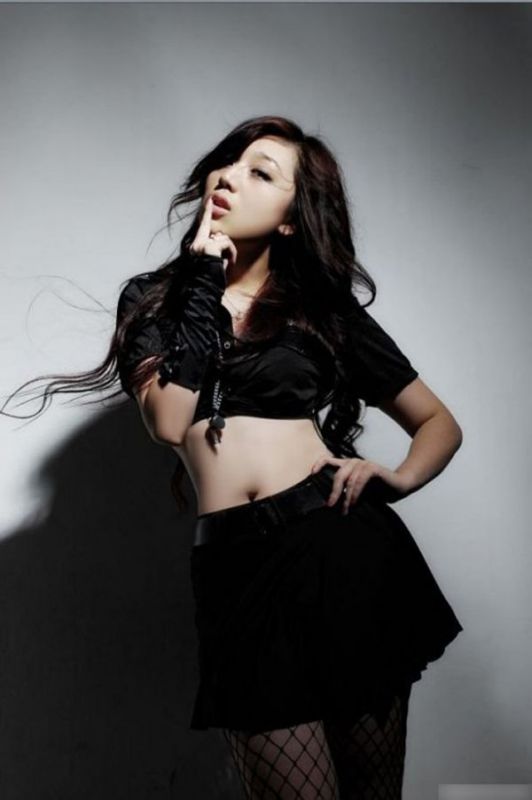 妩媚黑丝美眉私房迷人写真