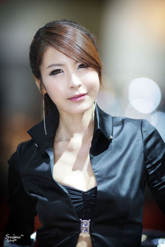 韩国短裙美女车展高清写真