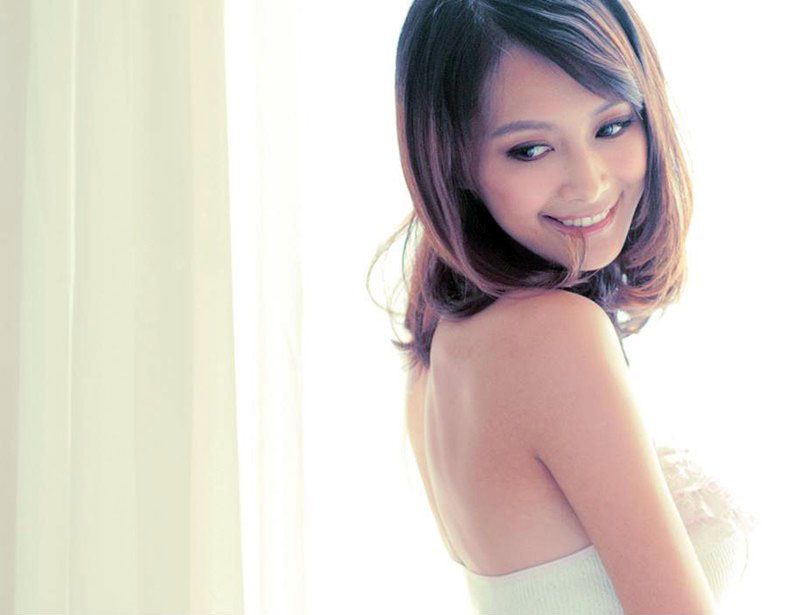 纯情小美女甜美笑容高清写真