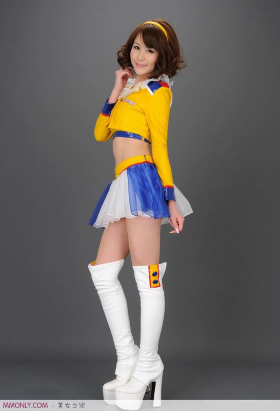 日本女优可爱制服迷人写真