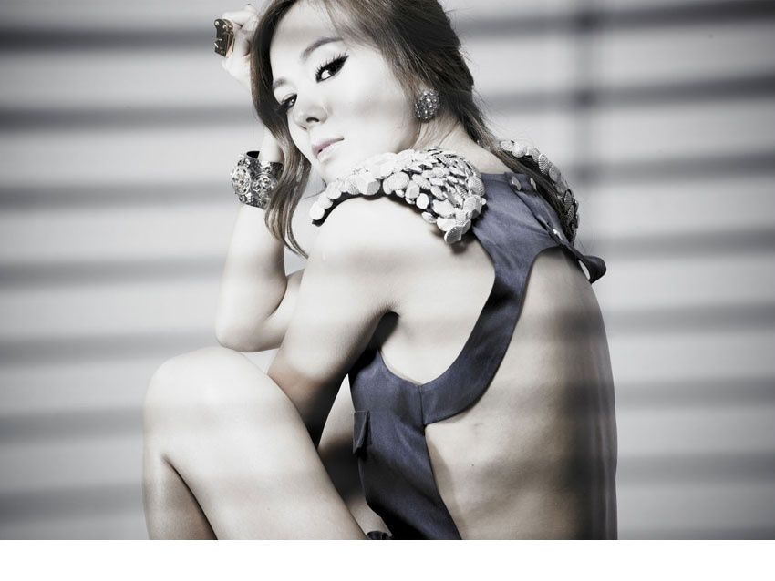 韩国“电音女王”蔡妍性感写真