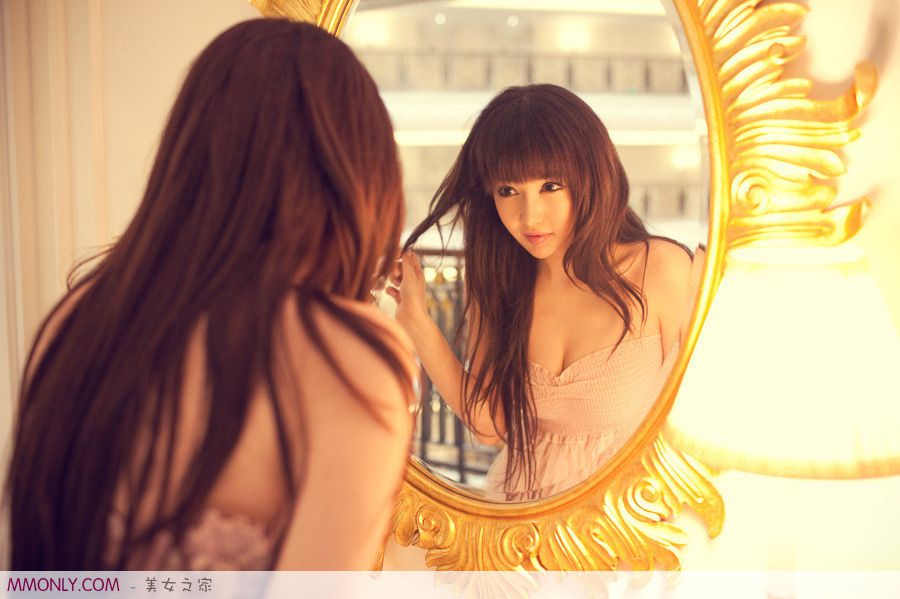 性感丰满美胸美女妩媚诱人写真