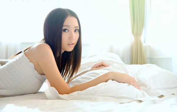 清纯短裙美女私房迷人写真