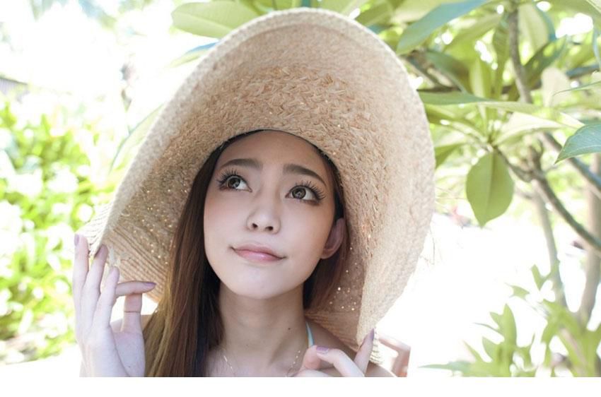 比基尼嫩模户外诱人写真