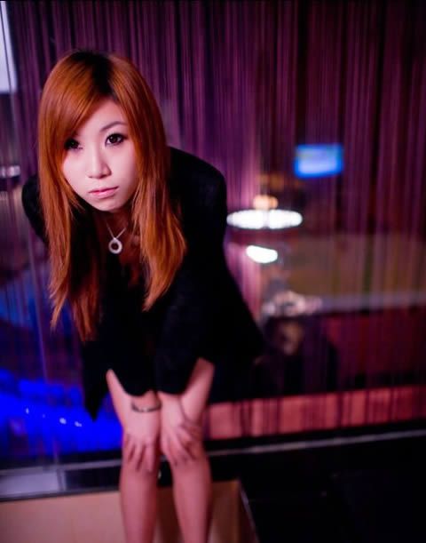 妩媚美胸黑色内衣美女湿身诱人写真