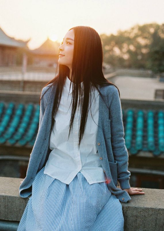 女神李莎F子户外写真大图