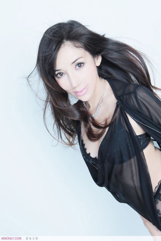 日本妩媚美女内衣丝袜诱人写真