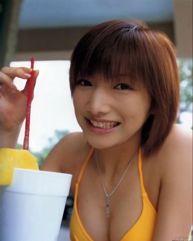 香港妩媚校花户外性感写真