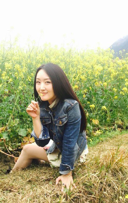 杨钰莹油菜花田唯美清新高清写真