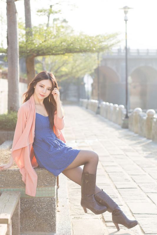 气质丝袜美女张齐郡街头高清写真