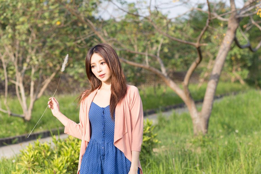 气质丝袜美女张齐郡街头高清写真