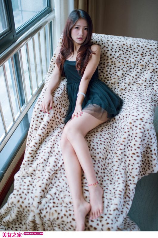 性感短裙美腿美女高清写真
