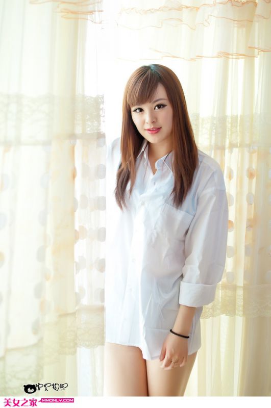 可爱衬衫美女私房迷人写真