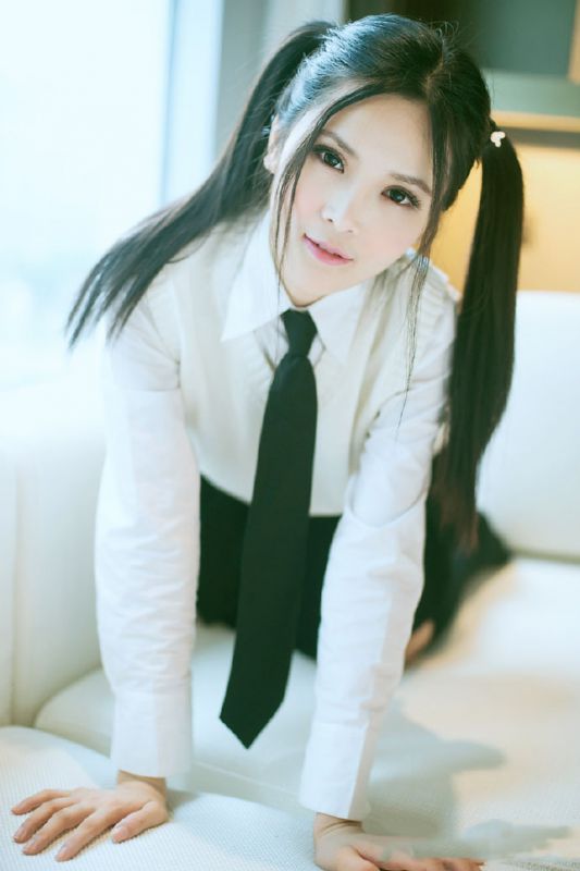 甜美学生制服美女私房迷人写真