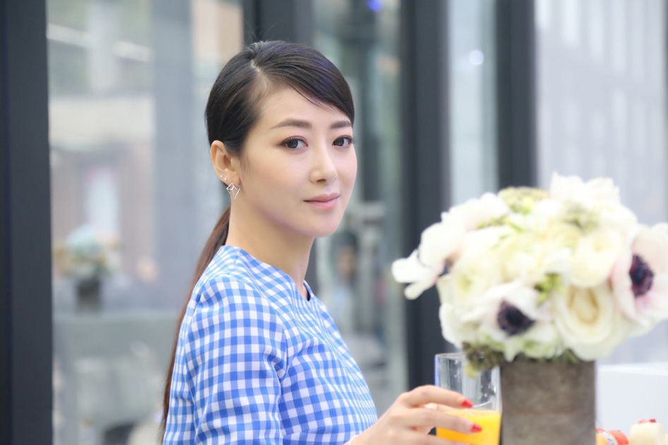 陈紫函简约休闲装街头高清写真