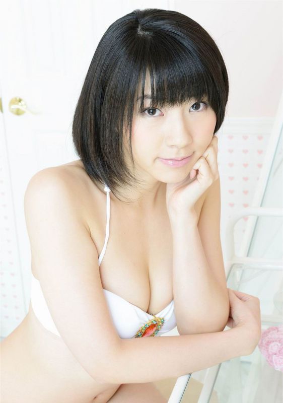 极品日本美女橘梨纱私房美胸诱人写真