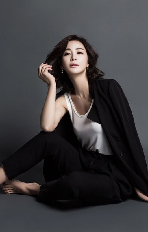 韩国女星尹海英气质迷人高清写真