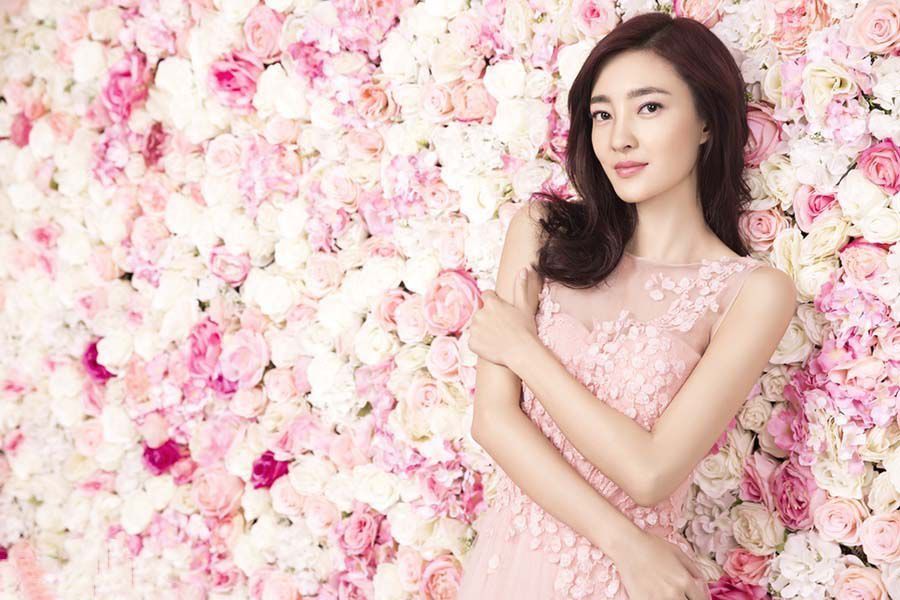 王丽坤清新长裙迷人写真大图