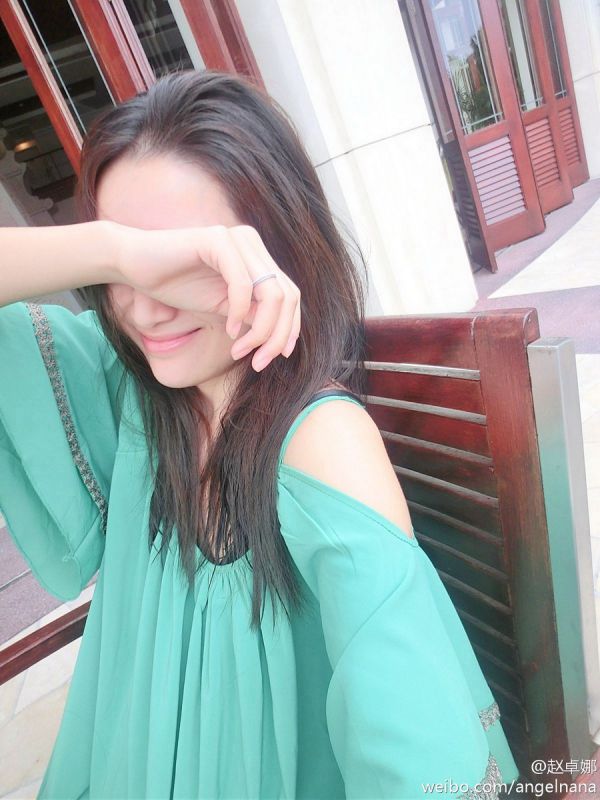 赵卓娜蕾丝短裙唯美写真