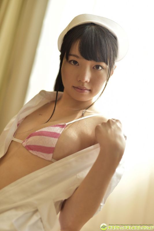 日本美女护士白河优菜透明丝袜诱惑写照