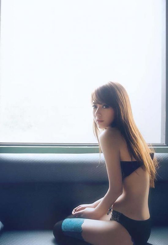 豹纹内衣长腿美女私房写真