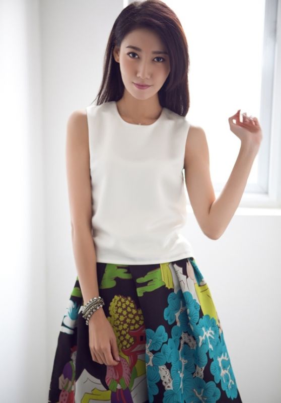 甜美女星高露百变造型迷人写真