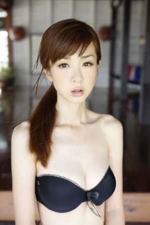 性感美女小腙菜黑色内衣写真