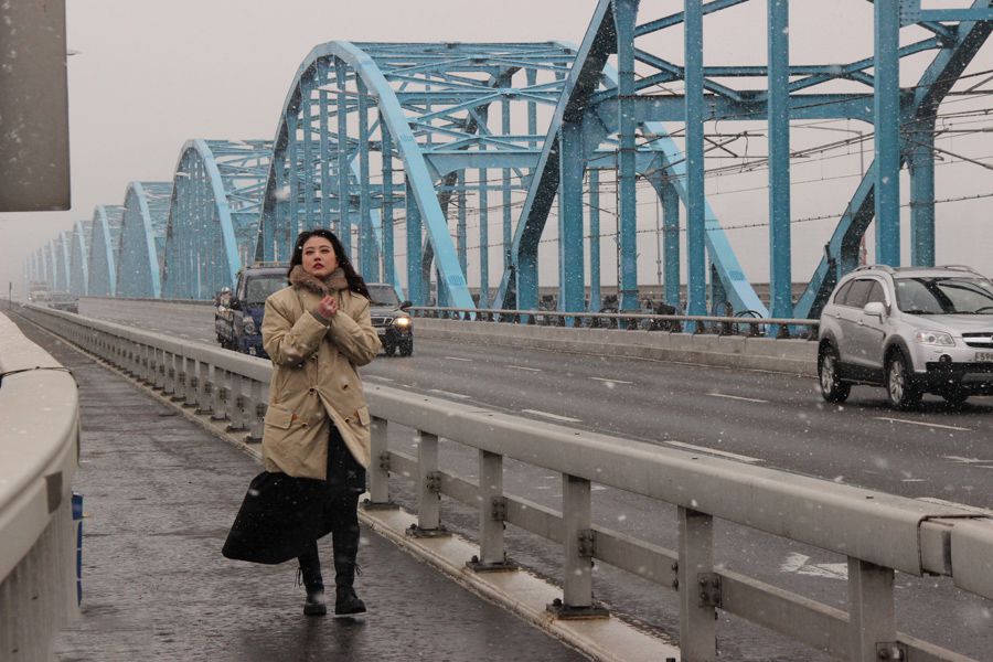 周海媚冬日时尚街头高清写真