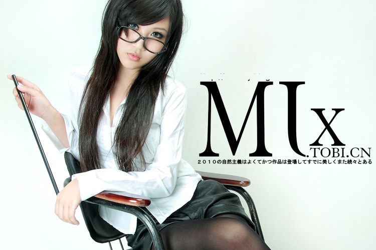 黑丝制服美女私房迷人写真
