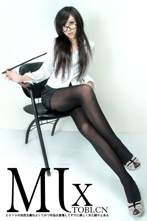 黑丝制服美女私房迷人写真