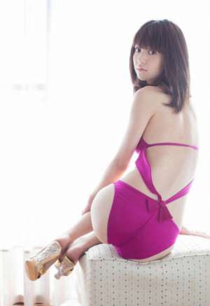 逢泽莉娜粉红内衣迷人写真