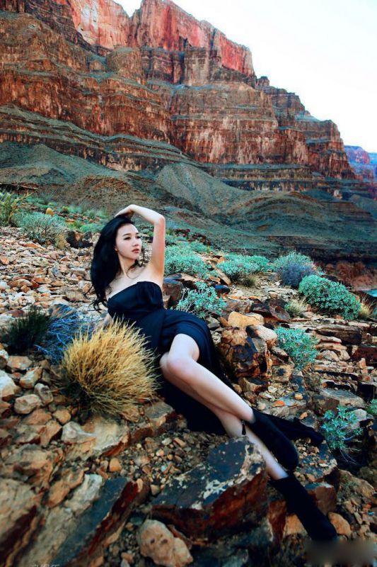 韩雯雯优雅黑色长裙迷人高清写真