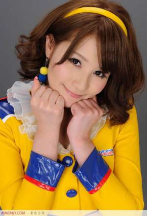 日本女优可爱制服迷人写真
