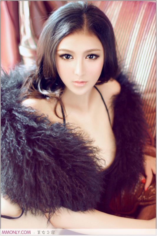 性感美胸美女诱人私房写真