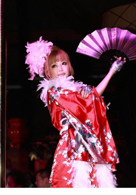 日本美女明星红音萤高清性感写真