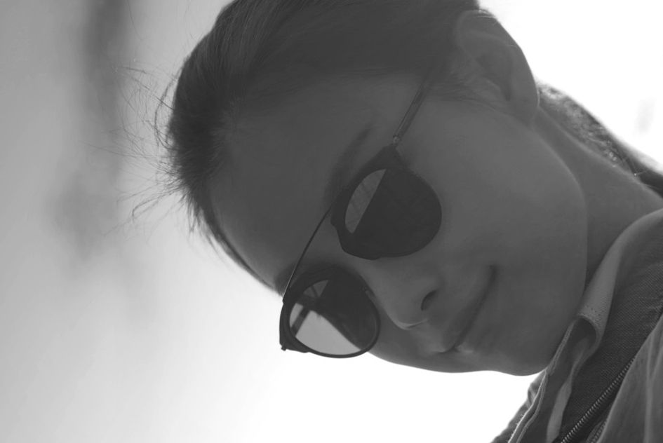 倪妮墨镜耍帅呆萌可爱迷人写真