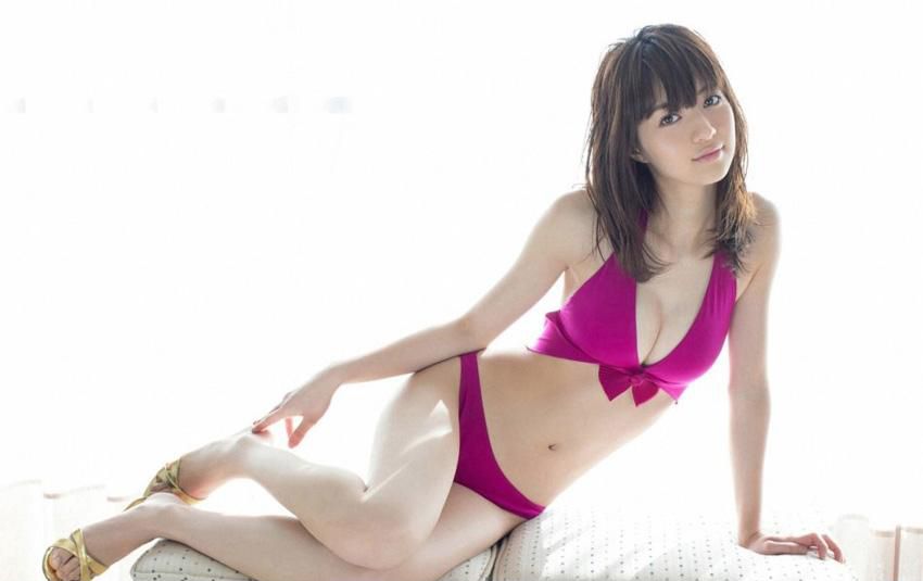 逢泽莉娜粉红内衣迷人写真