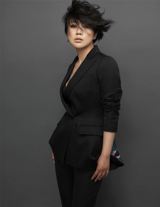 美女闫妮性感酥胸照