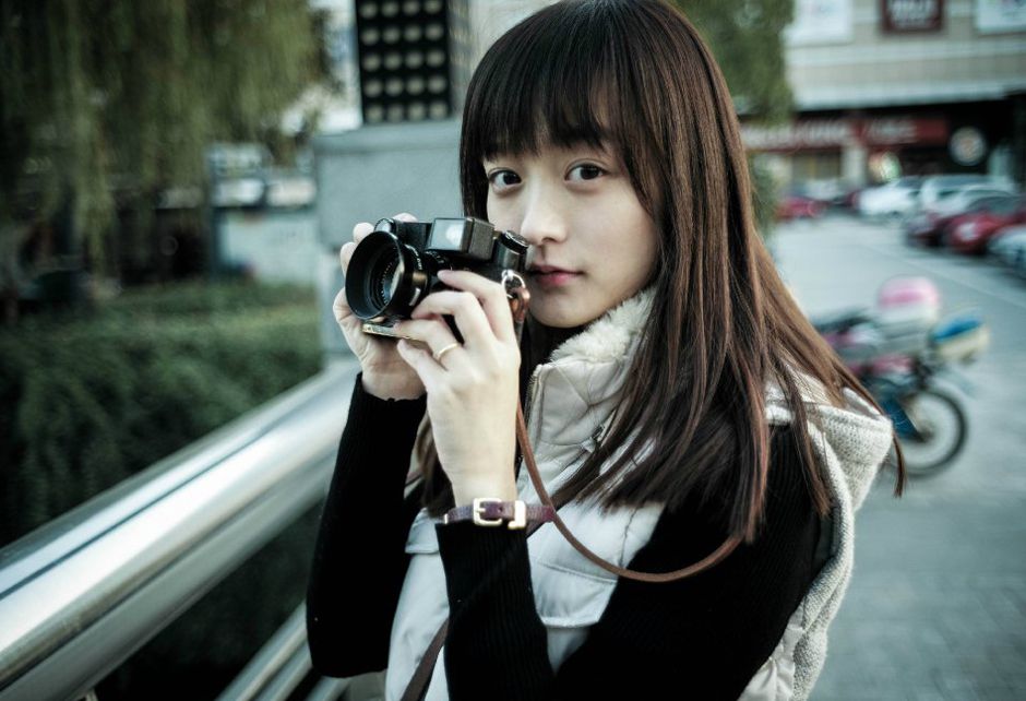 长发美女何泓姗清新迷人写真