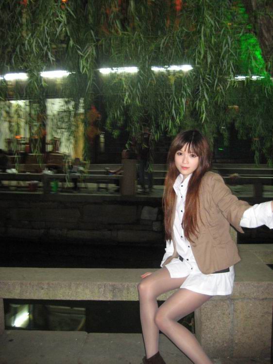 黑丝美腿嫩模户外写真图集