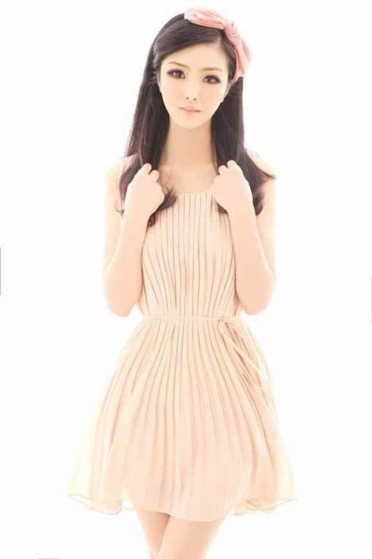 张泞姗甜美短裙迷人写真