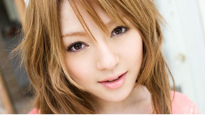 性感酥胸美女秀美腿高清写真