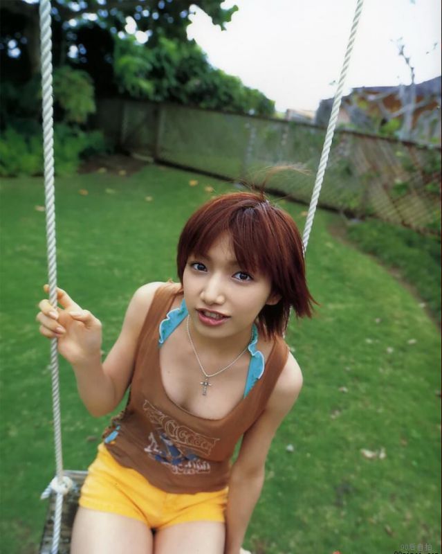 香港妩媚校花户外性感写真
