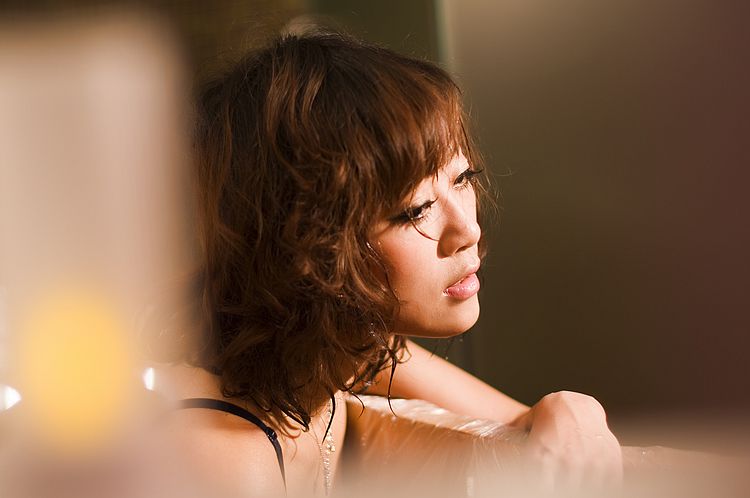 性感内衣美女浴室湿身照