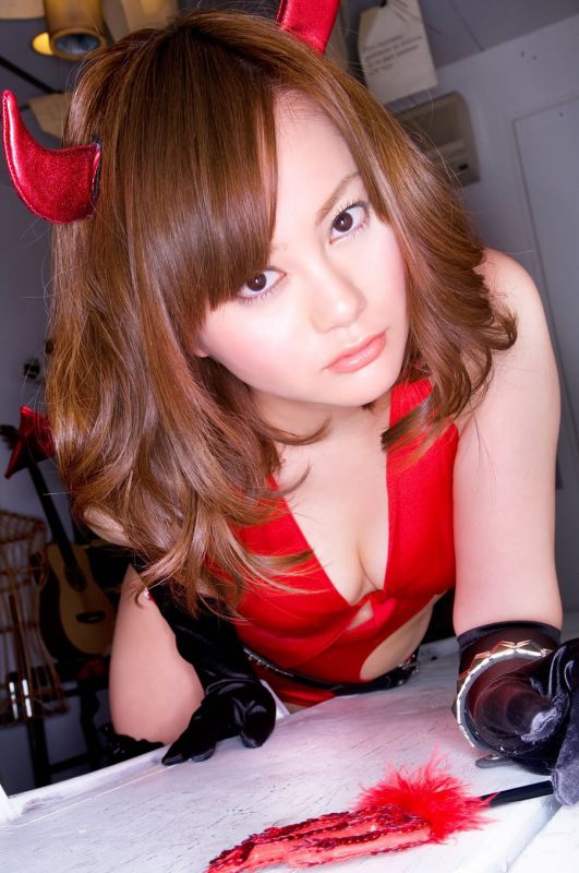 尾秋子妩媚制服诱惑写真