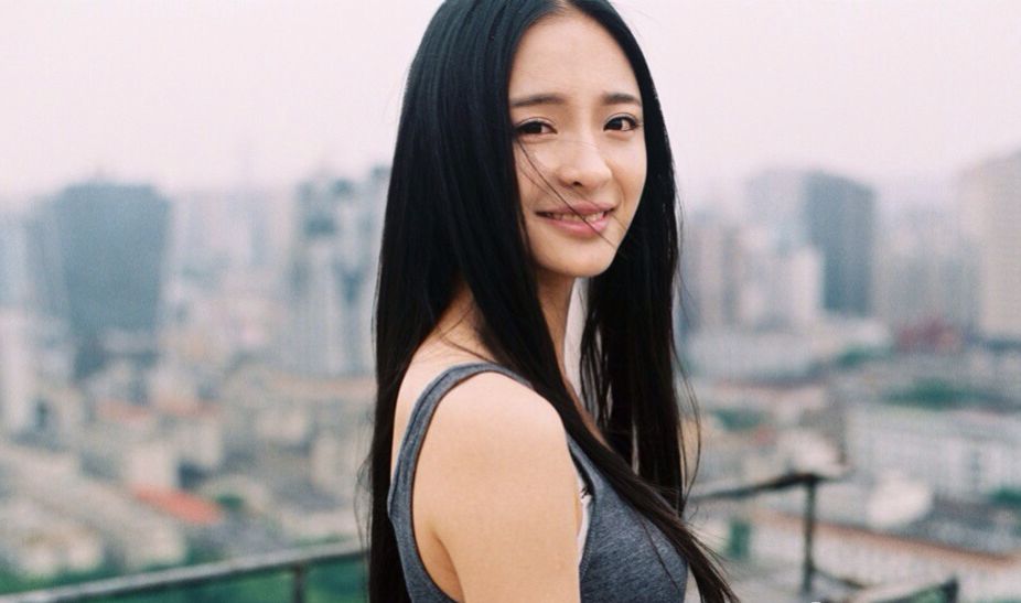 武大校花李莎F子清纯写真拍摄