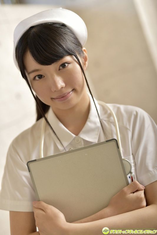 日本美女护士白河优菜透明丝袜诱惑写照